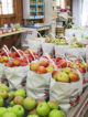 Rayon fruits et légumes supermarché