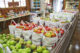 Rayon fruits et légumes supermarché