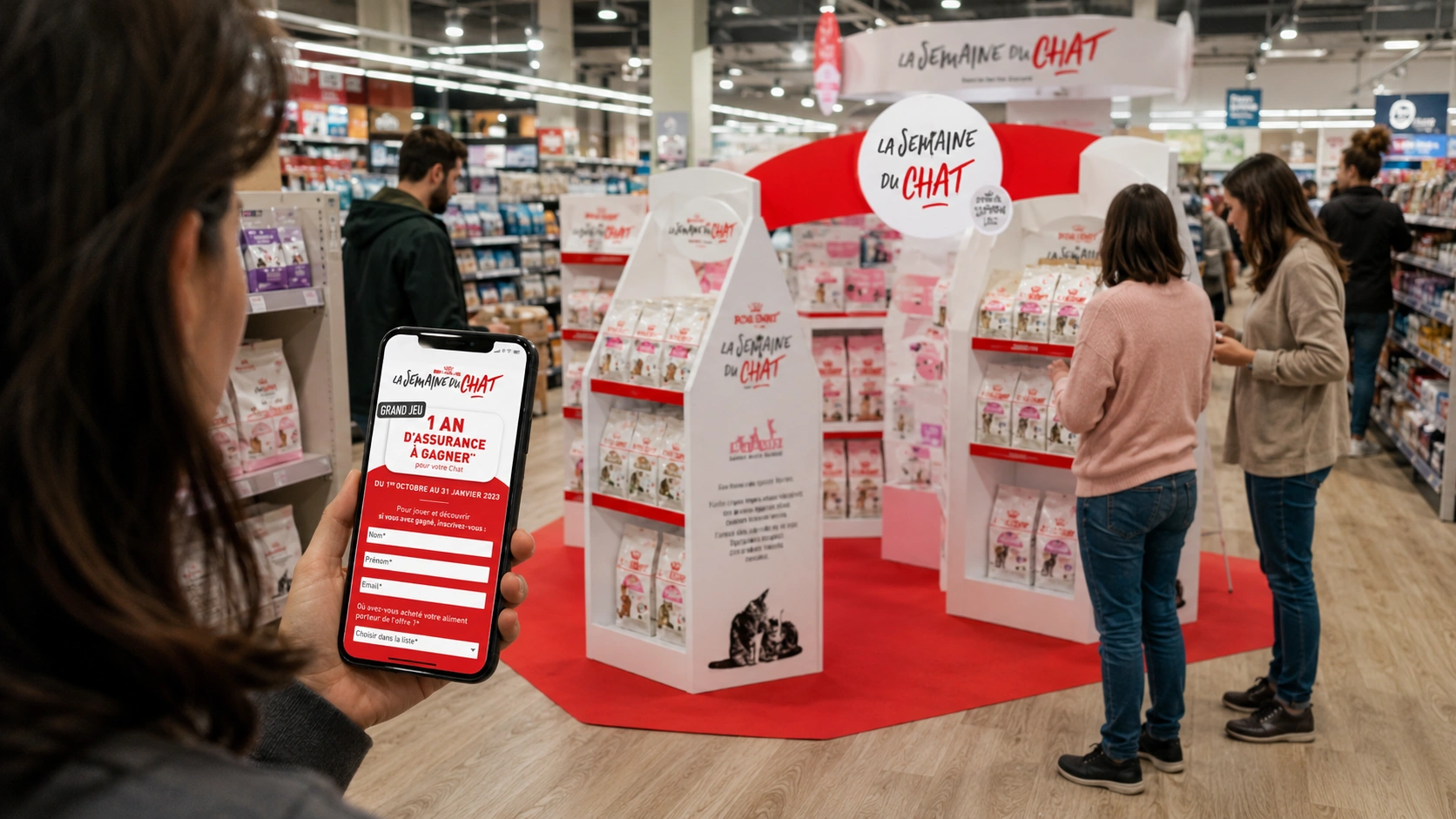 Stand et PLV d'une marque déployés dans une enseigne partenaire