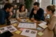 réunion de travail autour d'un plan d'activation retail