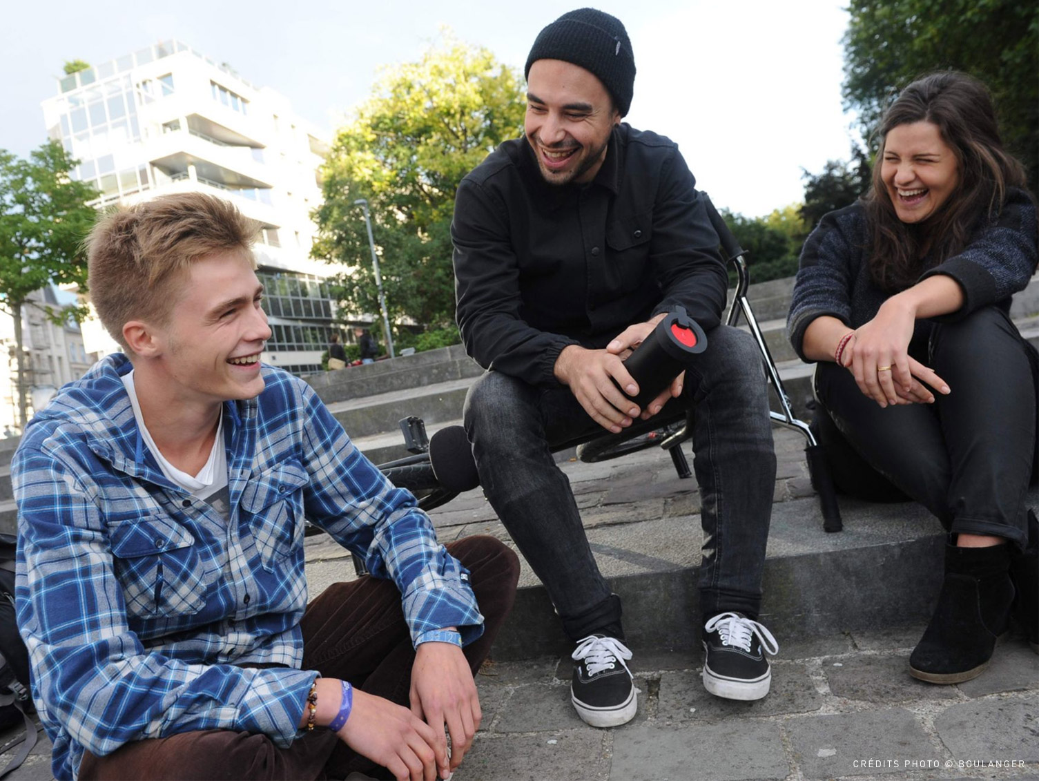 Photo jeunes dans la rue Oglo Boulanger